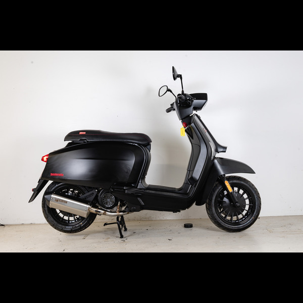 Lambretta V-125 Special Euro 5+ Brushed stainless
